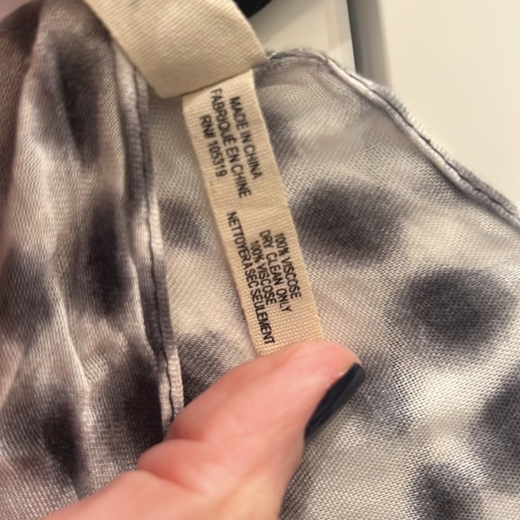 Michael Stars Black and White Ikat Sarong, Scarf, Wrap NWOT - Picture 6 of 8